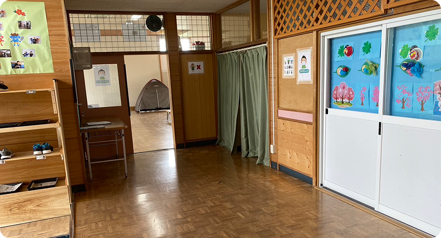 大人もぺっとの施設内装の玄関の写真